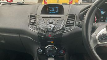 Ford Fiesta 1.6 Zetec Hatchback 5dr Petrol Powershift Euro 5 (105 ps)