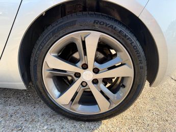 Peugeot 308 1.2 PureTech Allure Hatchback 5dr Petrol EAT Euro 6 (s/s) (130 p