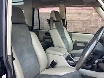 Land Rover Discovery 2.5 TD5 XS Station Wagon 5dr Diesel Automatic (7 Seats) (284 g/k