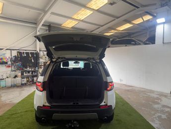 Land Rover Discovery Sport 2.0 TD4 HSE Black SUV 5dr Diesel Auto 4WD Euro 6 (s/s) (180 ps)