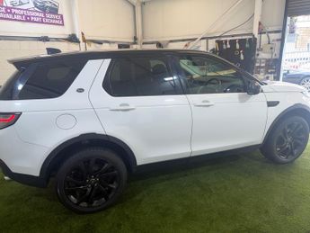 Land Rover Discovery Sport 2.0 TD4 HSE Black SUV 5dr Diesel Auto 4WD Euro 6 (s/s) (180 ps)