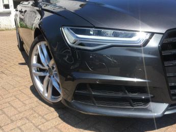 Audi A6 Avant 2.0 TDI ultra Black Edition Estate 5dr Diesel S Tronic Euro 6 (s