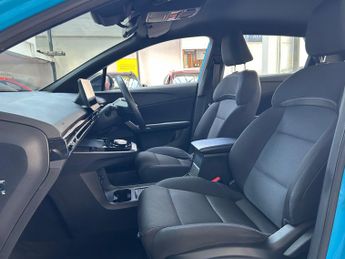MG MG4 51kWh SE Hatchback Electric Auto (170 ps) 5dr