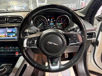 Jaguar F-Pace 2.0 D180 R-Sport SUV 5dr Diesel Auto AWD Euro 6 (s/s) (180 ps)