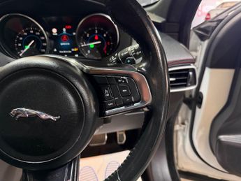 Jaguar F-Pace 2.0 D180 R-Sport SUV 5dr Diesel Auto AWD Euro 6 (s/s) (180 ps)