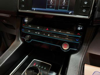 Jaguar F-Pace 2.0 D180 R-Sport SUV 5dr Diesel Auto AWD Euro 6 (s/s) (180 ps)