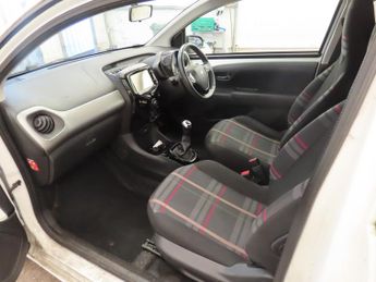 Peugeot 108 1.2 VTi PureTech Allure Hatchback 3dr Petrol Manual Euro 5 (82 p