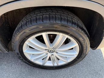 Volkswagen Tiguan 2.0 TDI Match SUV 5dr Diesel DSG 4WD Euro 5 (140 ps)