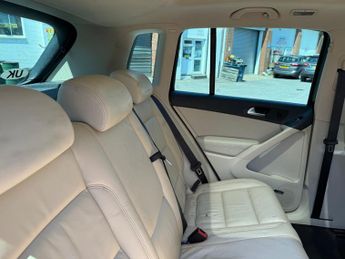 Volkswagen Tiguan 2.0 TDI Match SUV 5dr Diesel DSG 4WD Euro 5 (140 ps)
