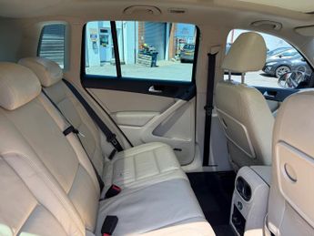 Volkswagen Tiguan 2.0 TDI Match SUV 5dr Diesel DSG 4WD Euro 5 (140 ps)