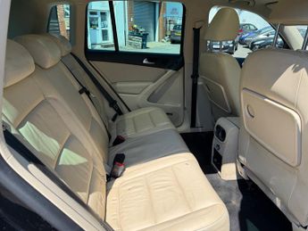 Volkswagen Tiguan 2.0 TDI Match SUV 5dr Diesel DSG 4WD Euro 5 (140 ps)