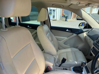 Volkswagen Tiguan 2.0 TDI Match SUV 5dr Diesel DSG 4WD Euro 5 (140 ps)