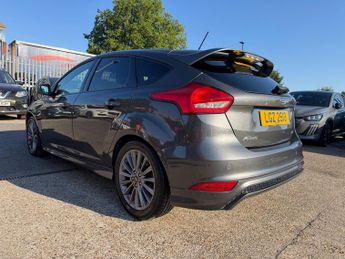 Ford Focus 1.0T EcoBoost ST-Line Hatchback 5dr Petrol Auto Euro 6 (s/s) (12