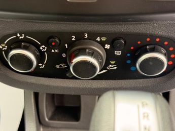 Dacia Duster 1.5 dCi Laureate SUV 5dr Diesel EDC Euro 6 (s/s) (110 ps)