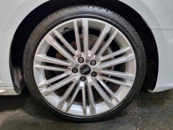 Audi A4 2.0 TFSI 40 S line Saloon 4dr Petrol S Tronic Euro 6 (s/s) (190 