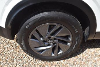 Nissan Qashqai 1.3 DIG-T MHEV Acenta Premium XTRON Euro 6 (s/s) 5dr