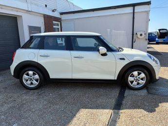 Mini Hatch Cooper II 1.5 Hatchback 5 Dr  Euro 6 Auto (7) Steptronic (s/s) (