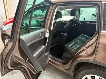 Volkswagen Tiguan 2.0 TDI BlueMotion Tech Match SUV 5dr Diesel DSG 4WD Euro 5 (s/s