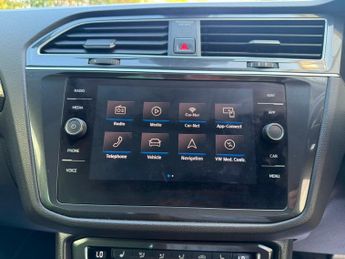 Volkswagen Tiguan 2.0 TSI BlueMotion Tech SEL SUV 5dr Petrol DSG 4Motion Euro 6 (s
