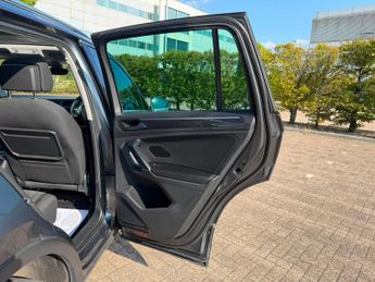 Volkswagen Tiguan 2.0 TSI BlueMotion Tech SEL SUV 5dr Petrol DSG 4Motion Euro 6 (s