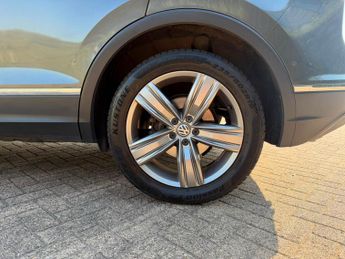 Volkswagen Tiguan 2.0 TSI BlueMotion Tech SEL SUV 5dr Petrol DSG 4Motion Euro 6 (s