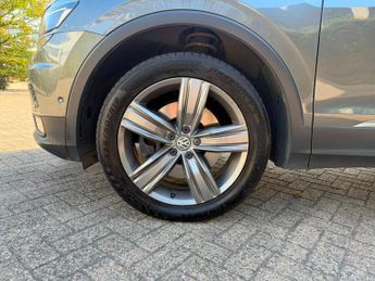 Volkswagen Tiguan 2.0 TSI BlueMotion Tech SEL SUV 5dr Petrol DSG 4Motion Euro 6 (s