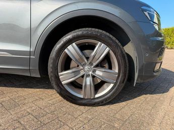 Volkswagen Tiguan 2.0 TSI BlueMotion Tech SEL SUV 5dr Petrol DSG 4Motion Euro 6 (s