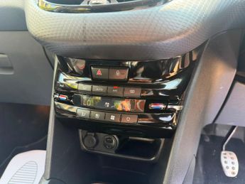 Peugeot 208 1.2 PureTech GT Line Hatchback 5dr Petrol Manual Euro 6 (s/s) (1