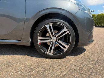 Peugeot 208 1.2 PureTech GT Line Hatchback 5dr Petrol Manual Euro 6 (s/s) (1