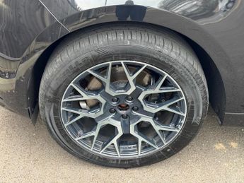 Land Rover Range Rover Sport 3.0 D300 MHEV Dynamic SE SUV 5dr Diesel Auto 4WD Euro 6 (s/s) (3