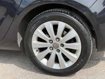 Vauxhall Astra 2.0 CDTi Elite Hatchback 5dr Diesel Auto Euro 5 (165 ps)