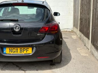 Vauxhall Astra 2.0 CDTi Elite Hatchback 5dr Diesel Auto Euro 5 (165 ps)