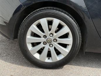 Vauxhall Astra 2.0 CDTi Elite Hatchback 5dr Diesel Auto Euro 5 (165 ps)