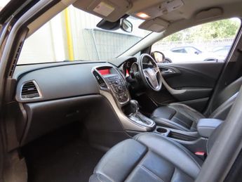 Vauxhall Astra 2.0 CDTi Elite Hatchback 5dr Diesel Auto Euro 5 (165 ps)