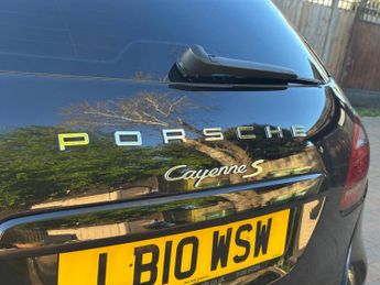 Porsche Cayenne 3.0h V6 S SUV 5dr Petrol Hybrid TiptronicS 4WD Euro 5 (s/s) (380