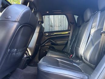 Porsche Cayenne 3.0h V6 S SUV 5dr Petrol Hybrid TiptronicS 4WD Euro 5 (s/s) (380