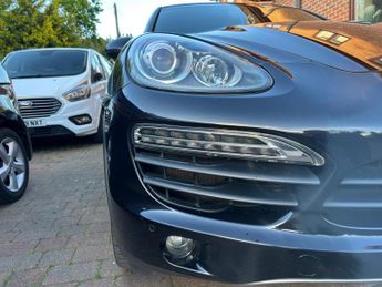 Porsche Cayenne 3.0h V6 S SUV 5dr Petrol Hybrid TiptronicS 4WD Euro 5 (s/s) (380