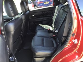 Mitsubishi Outlander 2.4h TwinMotor 13.8kWh Dynamic SUV 5dr Petrol Plug-in Hybrid CVT