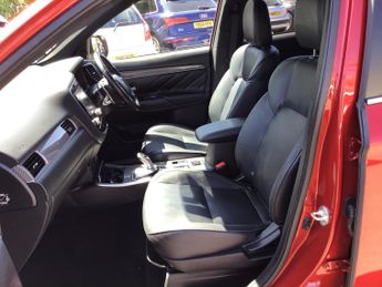 Mitsubishi Outlander 2.4h TwinMotor 13.8kWh Dynamic SUV 5dr Petrol Plug-in Hybrid CVT