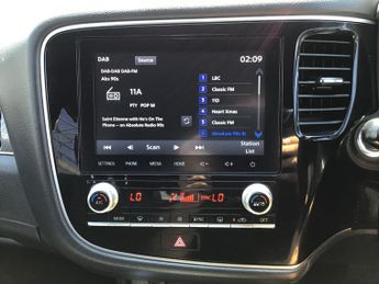 Mitsubishi Outlander 2.4h TwinMotor 13.8kWh Dynamic SUV 5dr Petrol Plug-in Hybrid CVT