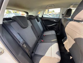 Vauxhall Grandland X 1.5 Turbo D BlueInjection SE SUV 5dr Diesel Auto 8Spd Euro 6 (s/