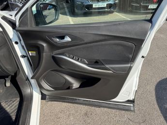 Vauxhall Grandland X 1.5 Turbo D BlueInjection SE SUV 5dr Diesel Auto 8Spd Euro 6 (s/