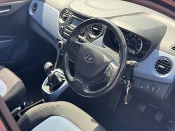 Hyundai i10 1.0 Premium Hatchback 5dr Petrol Manual Euro 5 (66 ps)