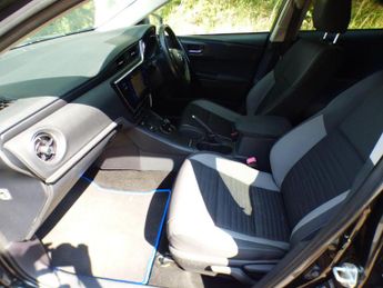 Toyota Auris 1.8 VVT-h Design CVT Euro 6 (s/s) 5dr