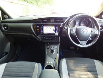 Toyota Auris 1.8 VVT-h Design CVT Euro 6 (s/s) 5dr