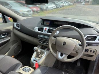 Renault Grand Scenic 1.5 dCi Privilege TomTom MPV 5dr Diesel Manual Euro 4 (106 ps)