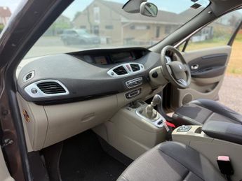 Renault Grand Scenic 1.5 dCi Privilege TomTom MPV 5dr Diesel Manual Euro 4 (106 ps)