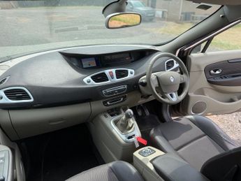 Renault Grand Scenic 1.5 dCi Privilege TomTom MPV 5dr Diesel Manual Euro 4 (106 ps)