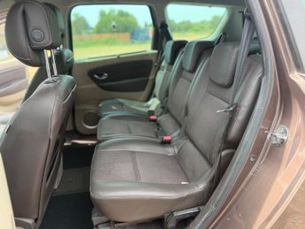 Renault Grand Scenic 1.5 dCi Privilege TomTom MPV 5dr Diesel Manual Euro 4 (106 ps)