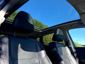 Nissan Qashqai 1.6 dCi Tekna SUV 5dr Diesel XTRON 2WD Euro 6 (s/s) (130 ps)